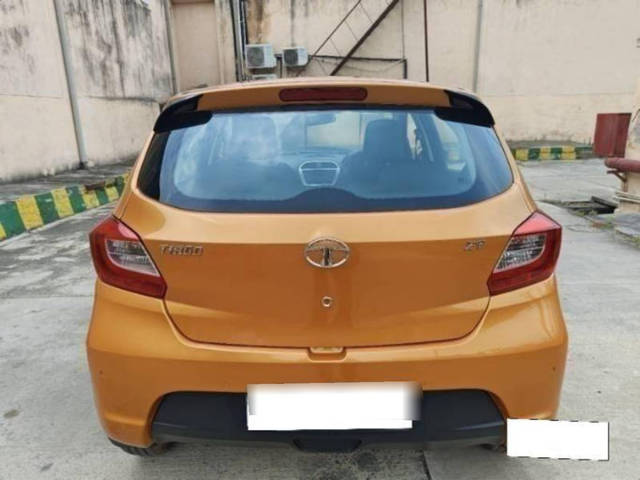 https://images10.gaadi.com/usedcar_image/4278907/original/processed_8c22c77f217a7c15c46c34931e1f0396.png?imwidth=6402