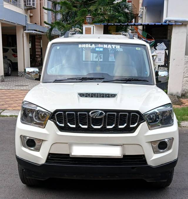 https://images10.gaadi.com/usedcar_image/4278956/original/processed_715e2be335a3646620e46eb40f3d4c64.jpg?imwidth=6400