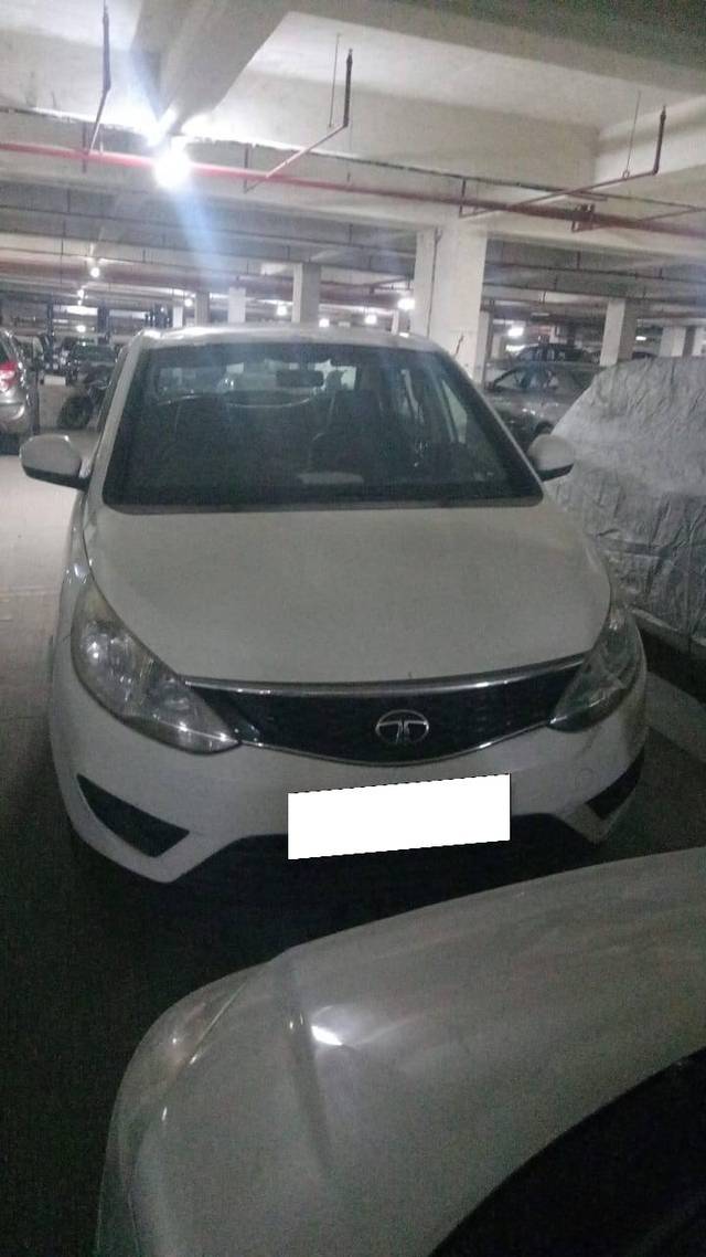 https://images10.gaadi.com/usedcar_image/4278971/original/processed_7aed7fb410a891cad2967421a30dd17e.jpg?imwidth=6402