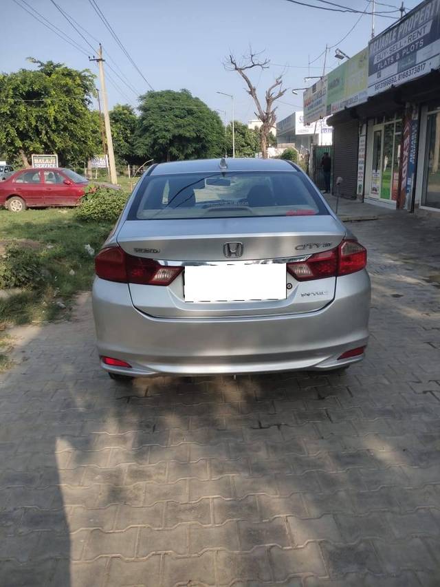 https://images10.gaadi.com/usedcar_image/4278973/original/processed_3f88ff894e829387543b3b4b34c26303.jpg?imwidth=6401