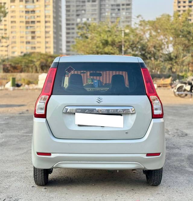 https://images10.gaadi.com/usedcar_image/4278974/original/processed_4f08a55b909d43f510e6730cce9ce429.jpg?imwidth=6402