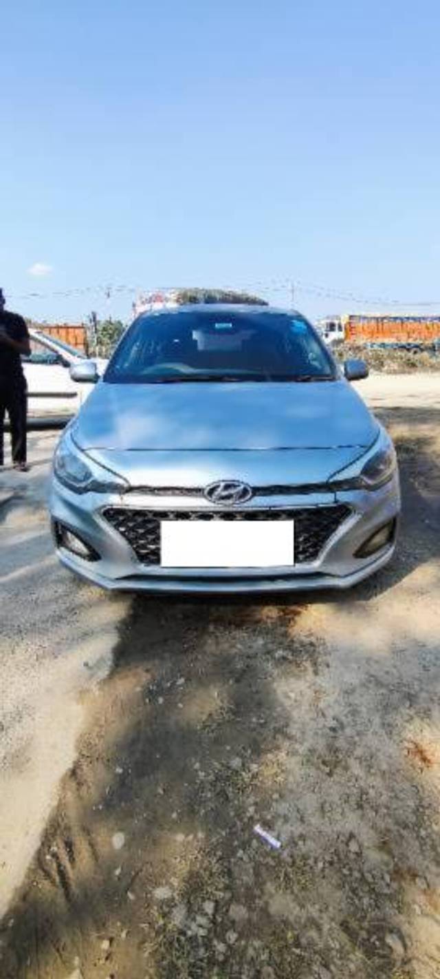 https://images10.gaadi.com/usedcar_image/4279021/original/processed_0dd1f3bf-abb7-4354-9fe6-5b187273e532.jpg?imwidth=6400