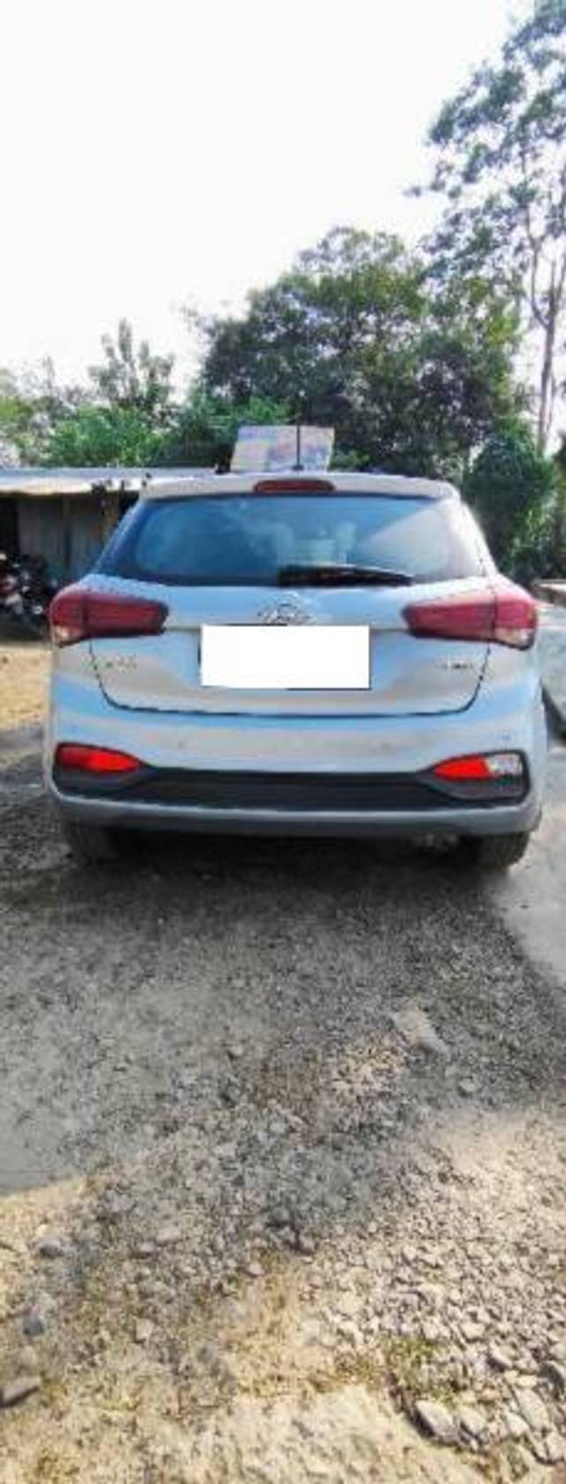 https://images10.gaadi.com/usedcar_image/4279021/original/processed_a49213e3-0130-4acc-be75-8a1a2e051e1b.jpg?imwidth=6401