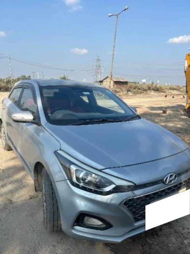 https://images10.gaadi.com/usedcar_image/4279023/original/processed_87a5f4dd-322f-46ab-b3ab-628d38e2825f.jpg?imwidth=6400