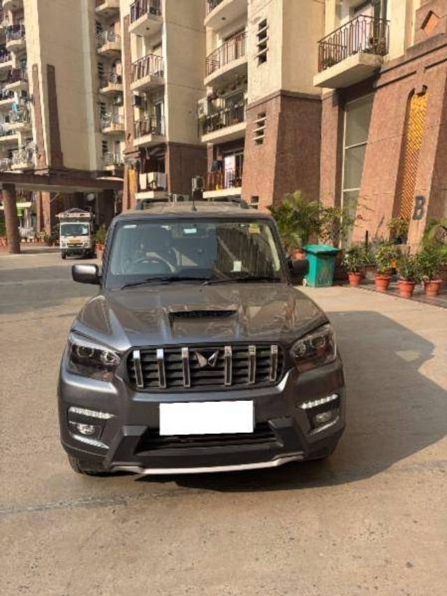 https://images10.gaadi.com/usedcar_image/4279093/original/e56817cc2db51520b443d3dab148b348.jpg?imwidth=6400