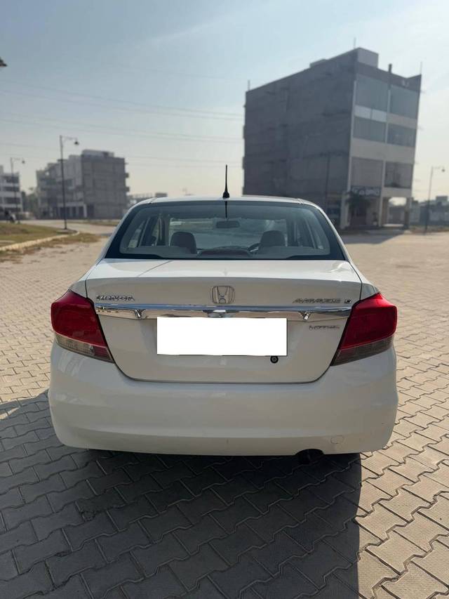 https://images10.gaadi.com/usedcar_image/4279120/original/processed_43b46cc62136165fc5336747586b96bd.jpg?imwidth=6402