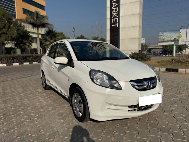 https://images10.gaadi.com/usedcar_image/4279120/original/processed_73b39611965c4c716ecd983aa59fd9ef.jpg?imwidth=6400