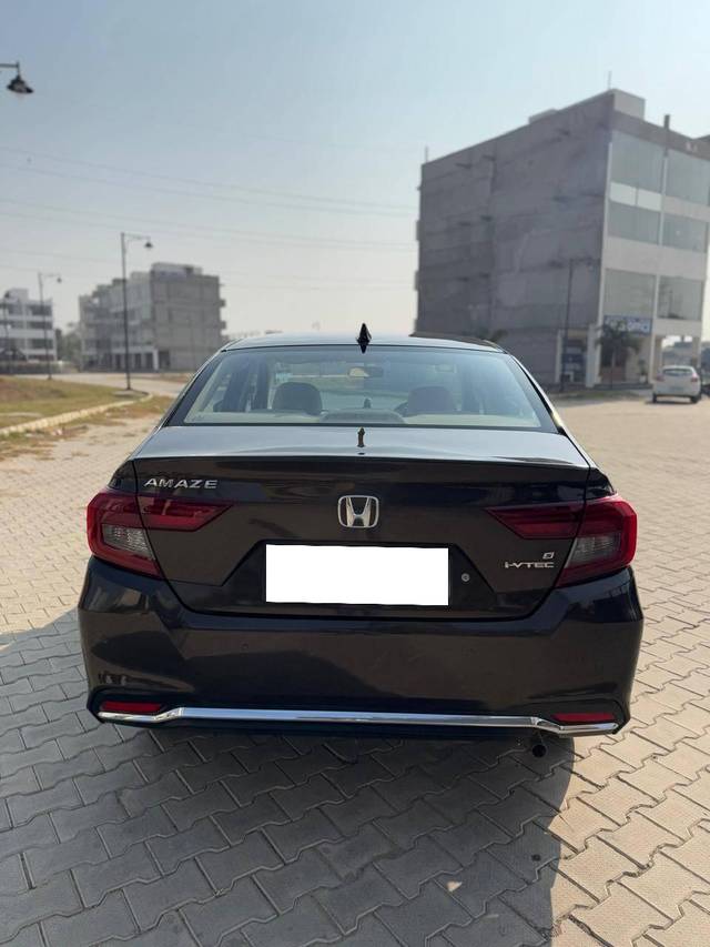 https://images10.gaadi.com/usedcar_image/4279128/original/processed_51f4b3207b3995d27f9f0ee90947d1bc.jpg?imwidth=6402