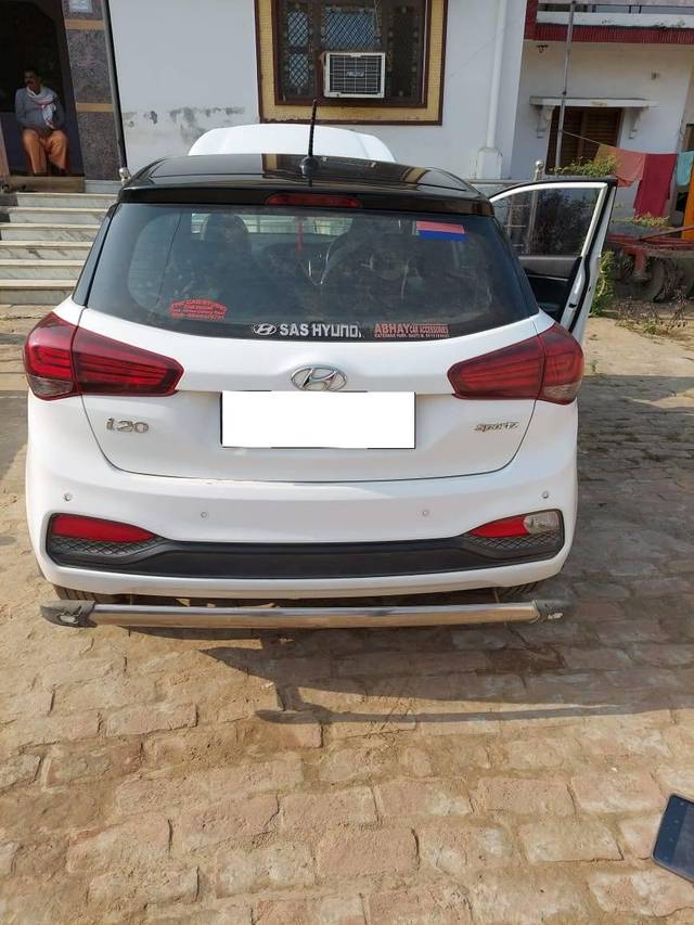 https://images10.gaadi.com/usedcar_image/4279155/original/processed_13b4b393a063b4d699dfb1eb5b0e3809.jpg?imwidth=6401