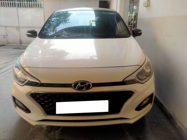 https://images10.gaadi.com/usedcar_image/4279155/original/processed_2974eed9ae502c683dbbcd7798a02d7f.jpg?imwidth=6402