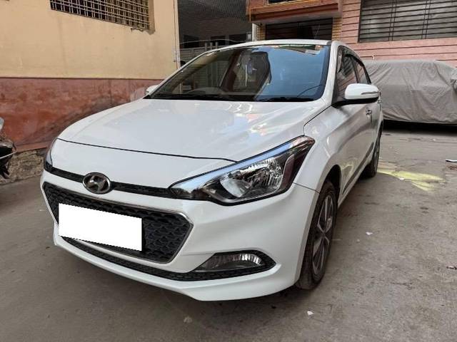 https://images10.gaadi.com/usedcar_image/4279181/original/processed_983254ba-e8e0-45bc-8524-fffb6947b8a7.jpg?imwidth=6402