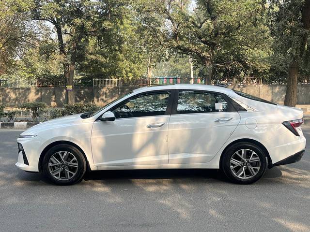 https://images10.gaadi.com/usedcar_image/4279188/original/657da2405e99733a5cbd93e21b2d395d.jpg?imwidth=6402