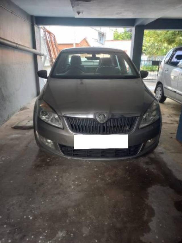 https://images10.gaadi.com/usedcar_image/4279228/original/processed_9133a925-12f9-46ea-9f56-bfb885b86cbe.jpg?imwidth=6400