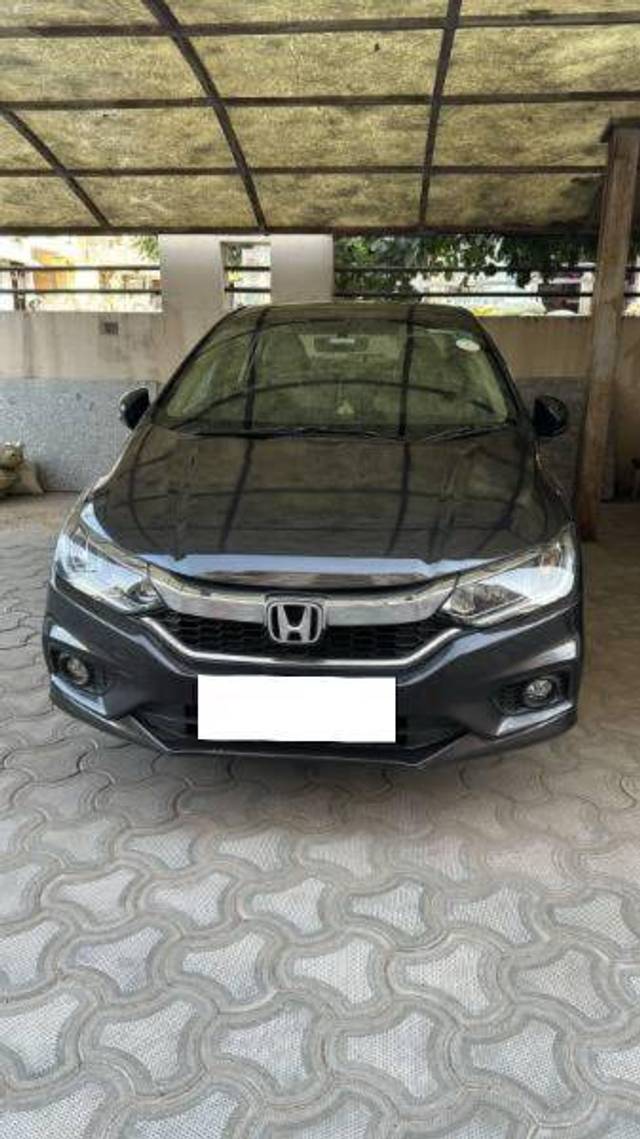 https://images10.gaadi.com/usedcar_image/4279249/original/53eca811e9e4c4119cefe7d907308846.jpg?imwidth=6400