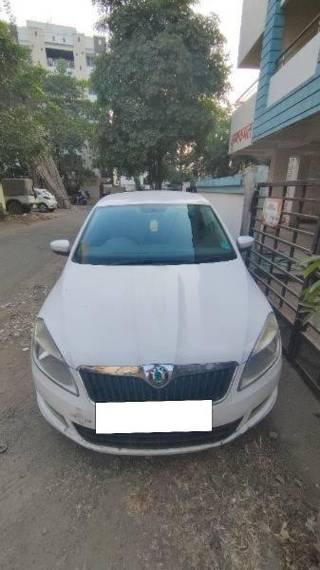 Skoda Rapid 2011-2014 Skoda Rapid Ultima 1.6 TDI Elegance