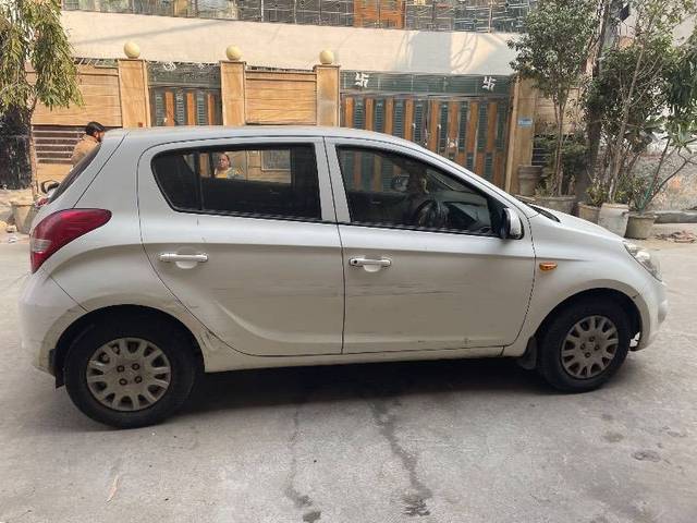 https://images10.gaadi.com/usedcar_image/4279322/original/558820309d1f86e71b1bef4c2d8c1863.jpg?imwidth=6402