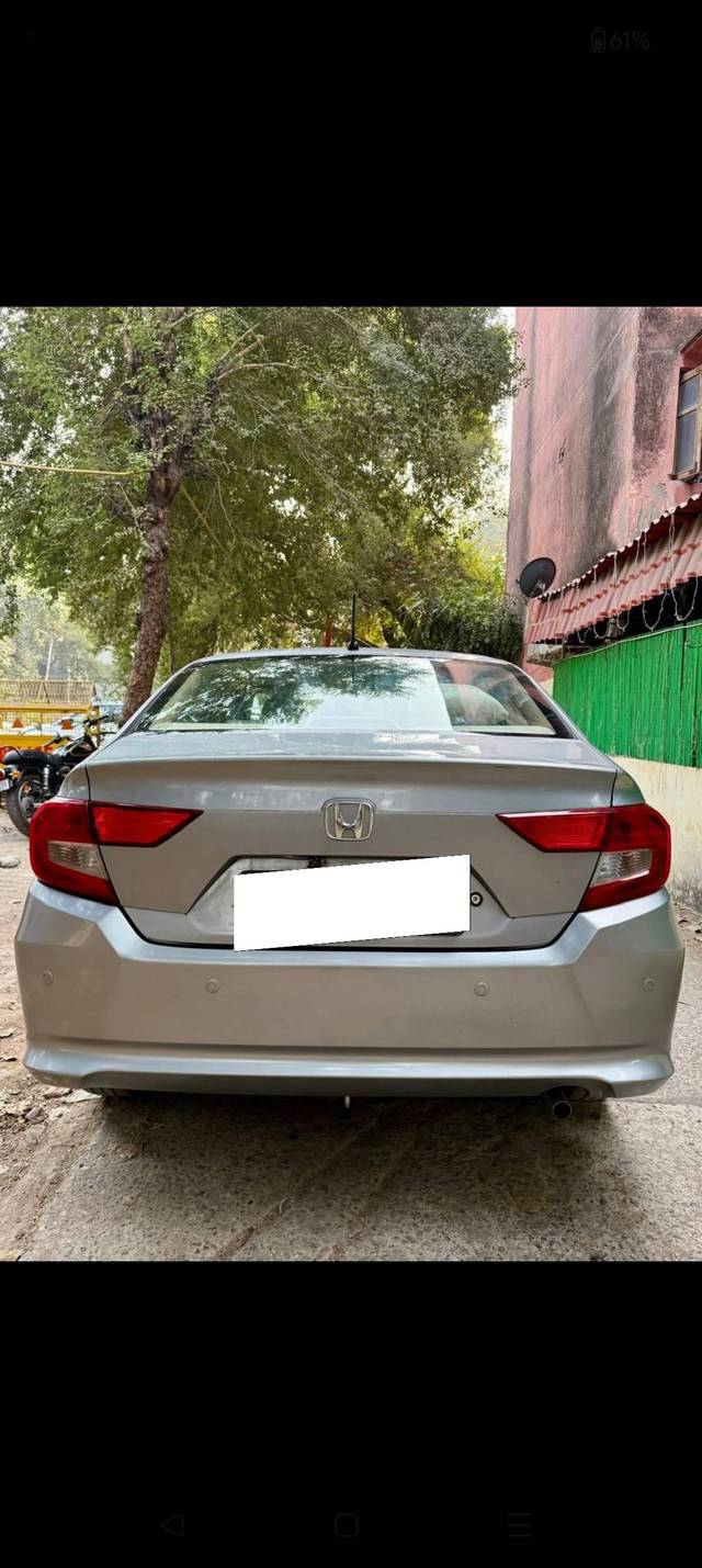 https://images10.gaadi.com/usedcar_image/4279334/original/processed_dd77dabeb674f19524fa959a154596ea.jpg?imwidth=6401