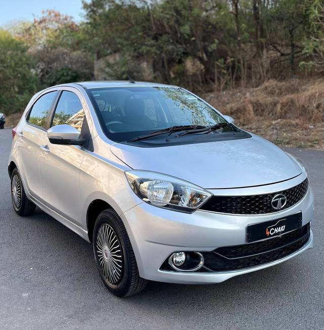 https://images10.gaadi.com/usedcar_image/4279340/original/processed_9e900dfd15fe94c3bdbc2cf3878ba5f0.jpeg?imwidth=6400