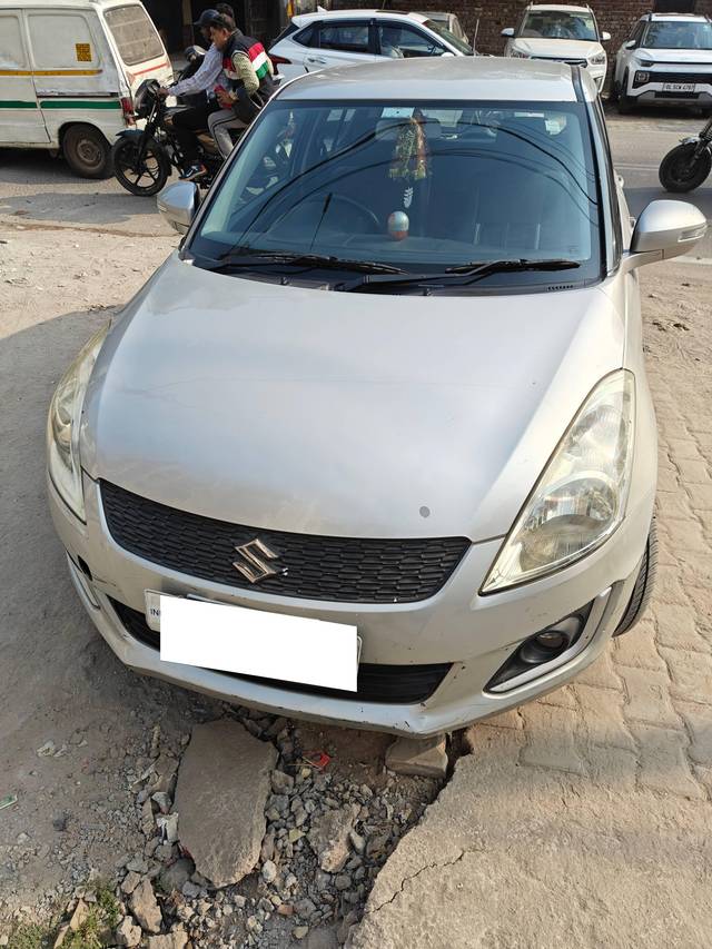 https://images10.gaadi.com/usedcar_image/4279425/original/processed_99e05aaf82d1a104035542bd8a25818d.jpg?imwidth=6402