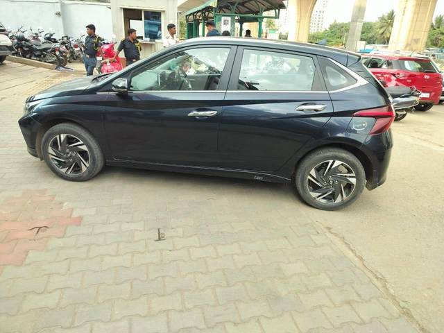 https://images10.gaadi.com/usedcar_image/4279437/original/processed_899b4d7a79466810b0a073d6f52ad8ec.jpg?imwidth=6402