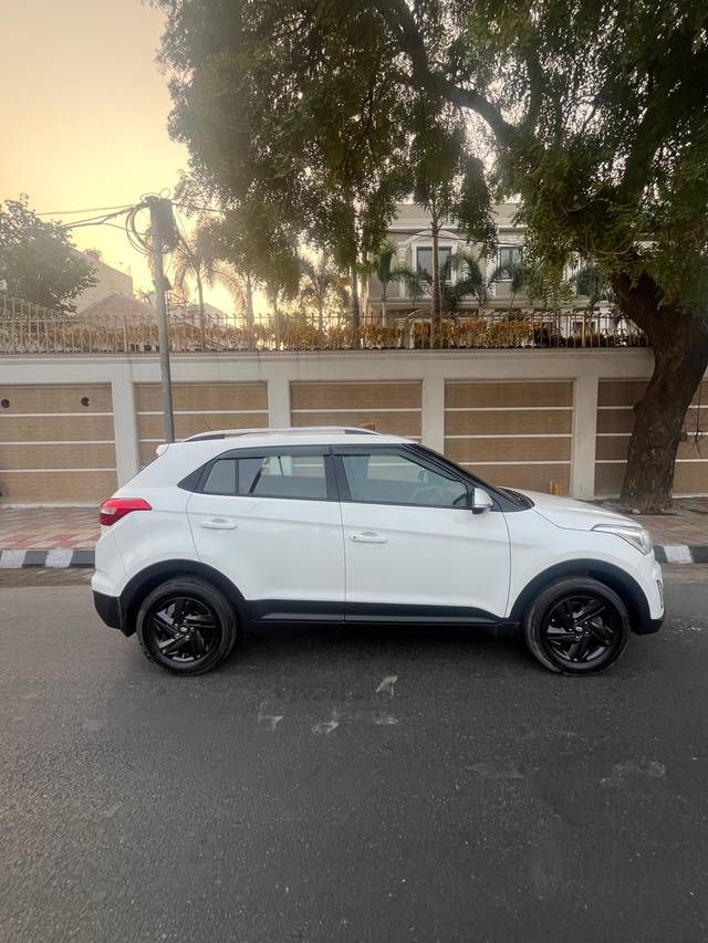 https://images10.gaadi.com/usedcar_image/4279440/original/4e00d8fe94d512d95393eb401266140b.jpg?imwidth=6401