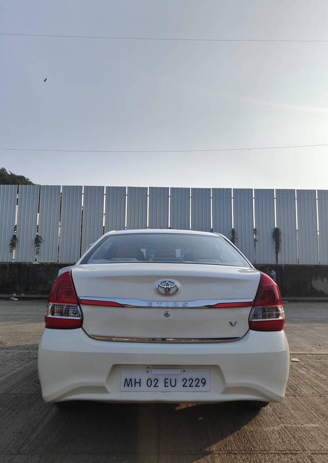 https://images10.gaadi.com/usedcar_image/4279467/original/processed_fc3739f5dc4c248a39f3b51553f76fb7.jpg?imwidth=6401