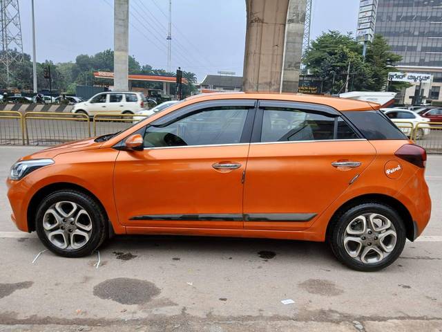 https://images10.gaadi.com/usedcar_image/4279471/original/processed_c69d8a425a93c162bd645a213e5dc283.jpg?imwidth=6402