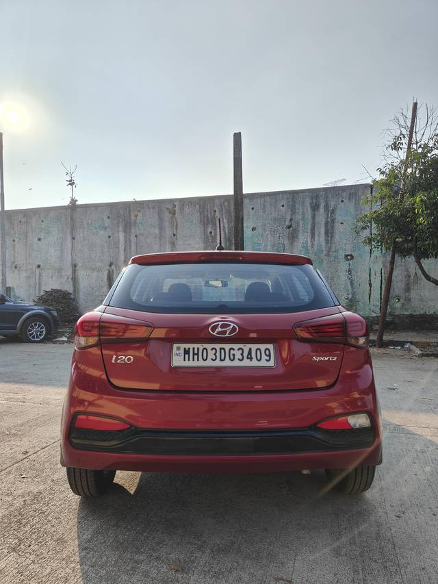 https://images10.gaadi.com/usedcar_image/4279534/original/processed_2d50187533f8bdd3655e5e732f0985f7.jpg?imwidth=6402