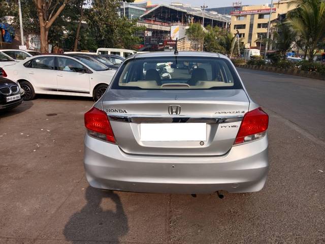 https://images10.gaadi.com/usedcar_image/4279607/original/processed_1415fb7dbbc0f4b8fd1a07670fbde639.jpg?imwidth=6401