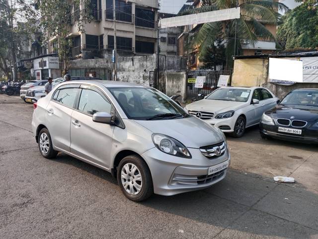 https://images10.gaadi.com/usedcar_image/4279607/original/processed_d0035624f606ef3d13d61e07d66b2c95.jpg?imwidth=6400