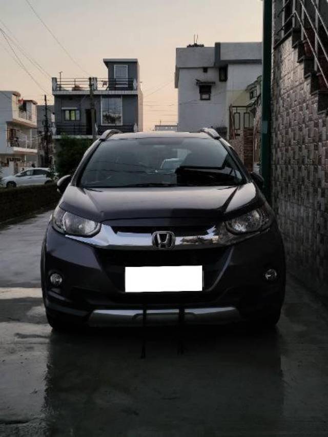 https://images10.gaadi.com/usedcar_image/4279645/original/processed_6d9b6a30-c55a-43dd-b223-bee90af569ef.jpg?imwidth=6400