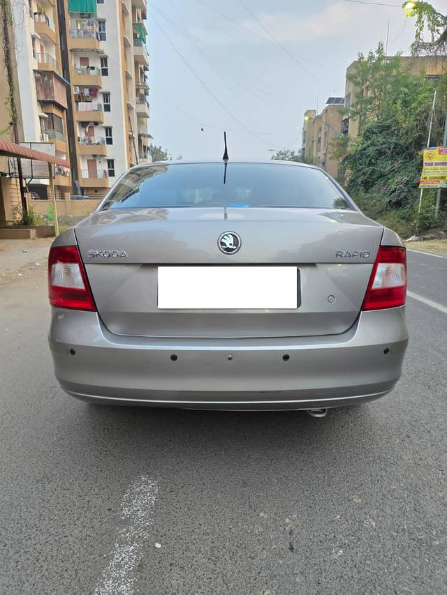 https://images10.gaadi.com/usedcar_image/4279715/original/processed_f90acb160cb4e9387d5f45491711d8cf.jpg?imwidth=6402