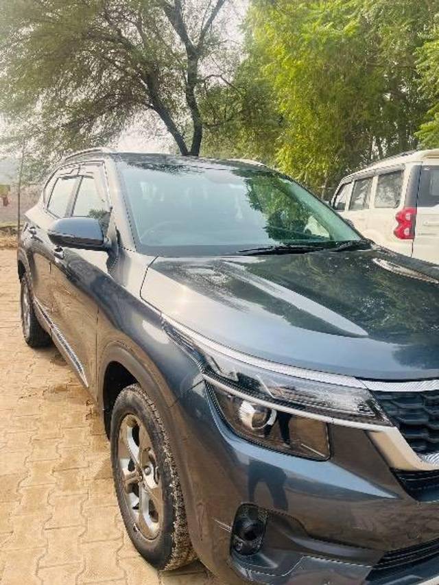 https://images10.gaadi.com/usedcar_image/4279739/original/processed_39f55f25-d80b-4fda-973b-6491ddf6c8b6.jpg?imwidth=6400