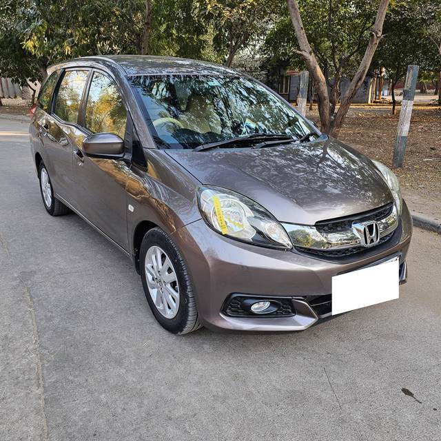 https://images10.gaadi.com/usedcar_image/4279755/original/processed_a4a0fdf50c5587fb05e5055ab5d177e2.jpg?imwidth=6400