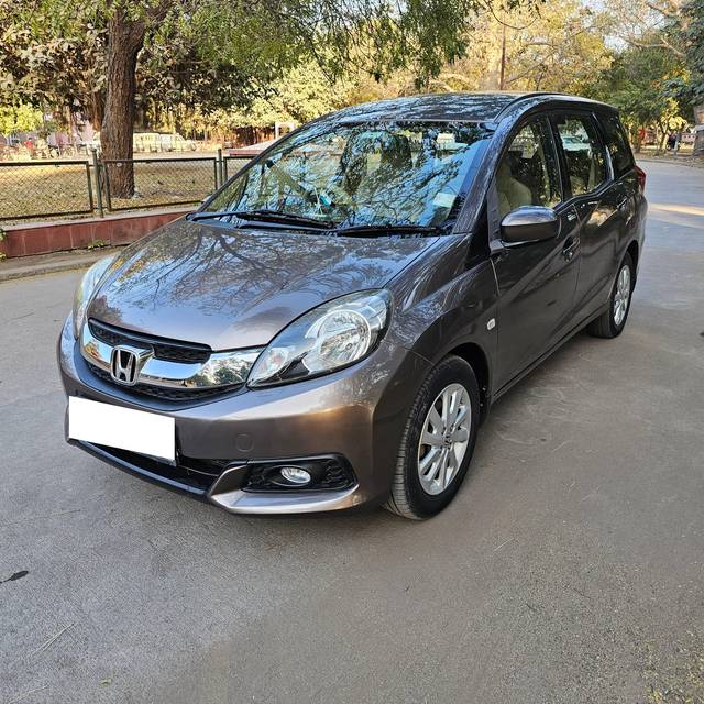 https://images10.gaadi.com/usedcar_image/4279755/original/processed_e8b62793de1475d94e1fefd94294bb16.jpg?imwidth=6402