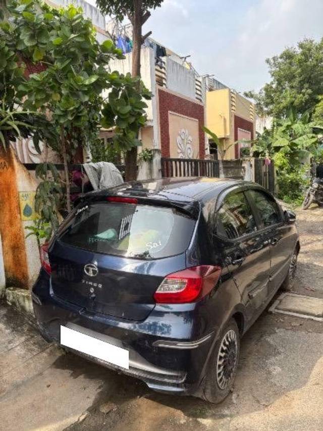 https://images10.gaadi.com/usedcar_image/4279827/original/processed_de92e440-9fa1-496b-9f51-e44a48389ede.jpg?imwidth=6402