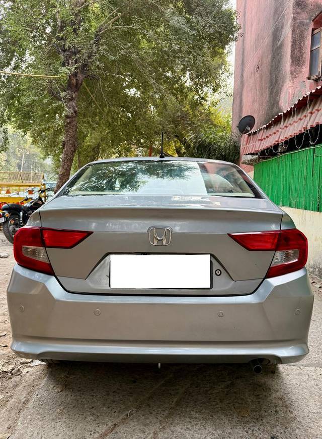 https://images10.gaadi.com/usedcar_image/4279839/original/processed_caa0009db0a1227653d638069a418b06.jpg?imwidth=6401