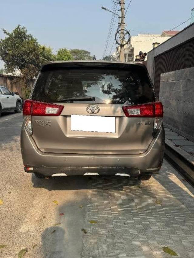 https://images10.gaadi.com/usedcar_image/4279949/original/processed_57fb723a-e2f1-4e23-9250-dd2b9d40818e.jpg?imwidth=6401