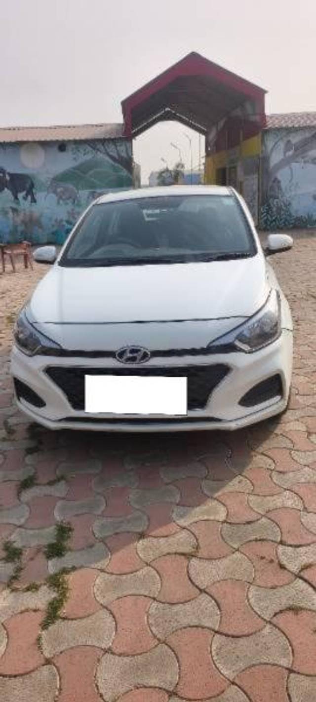 https://images10.gaadi.com/usedcar_image/4280027/original/processed_0bd79c24-fc87-4087-8e56-5873313c5efc.jpg?imwidth=6400