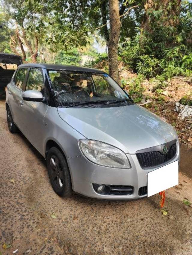 https://images10.gaadi.com/usedcar_image/4280038/original/processed_cc8c5d25-b9ad-4756-97dc-0a72f7e1d7a6.jpg?imwidth=6400