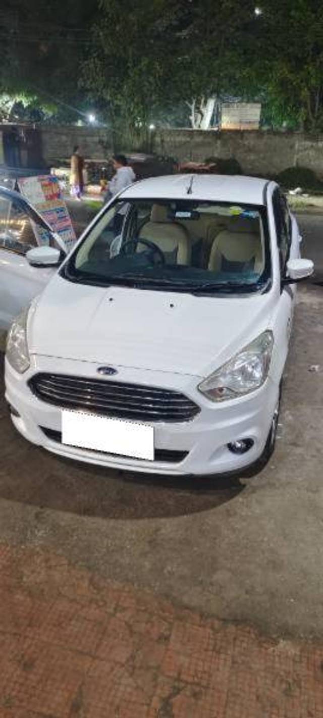 https://images10.gaadi.com/usedcar_image/4280046/original/4b7b5dd5f5f1a73457118de1458086a2.jpg?imwidth=6400