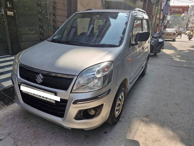 https://images10.gaadi.com/usedcar_image/4280116/original/processed_723fbd29761a52b05218b3fefb01a15a.jpg?imwidth=6402