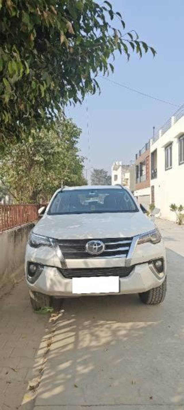 https://images10.gaadi.com/usedcar_image/4280216/original/processed_9d76ed30-6807-42d5-8ed8-9ccea621ddee.jpg?imwidth=6400