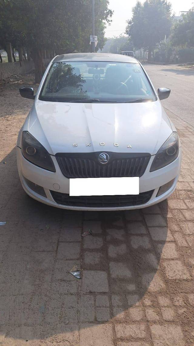 https://images10.gaadi.com/usedcar_image/4280221/original/90983cf86154b85eec9282e04aba4d7a.jpg?imwidth=6401