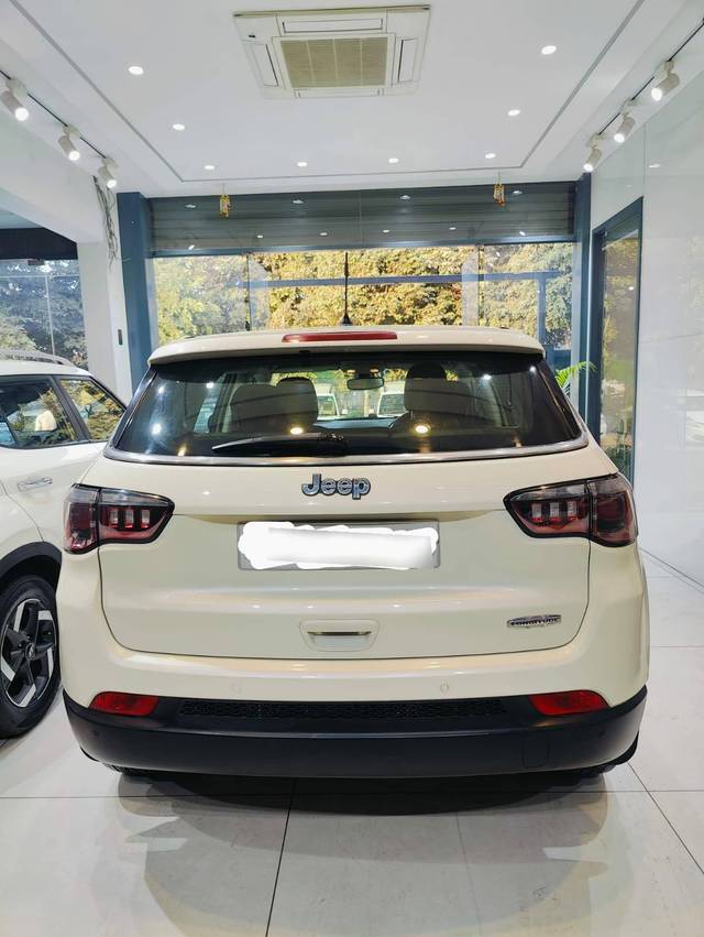 https://images10.gaadi.com/usedcar_image/4280318/original/processed_c0f2ce160a92386703e8466952b93b65.jpg?imwidth=6401