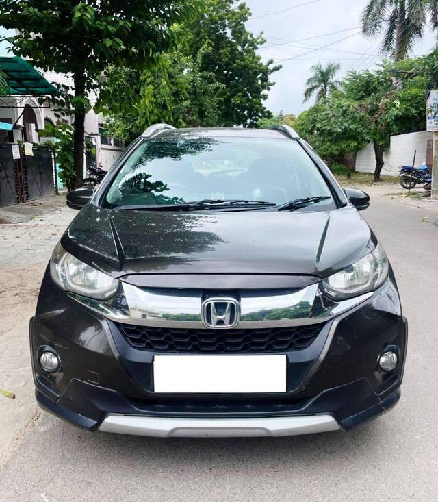 https://images10.gaadi.com/usedcar_image/4280485/original/processed_6b27ca132a2d487af46795b6298b254b.jpg?imwidth=6402