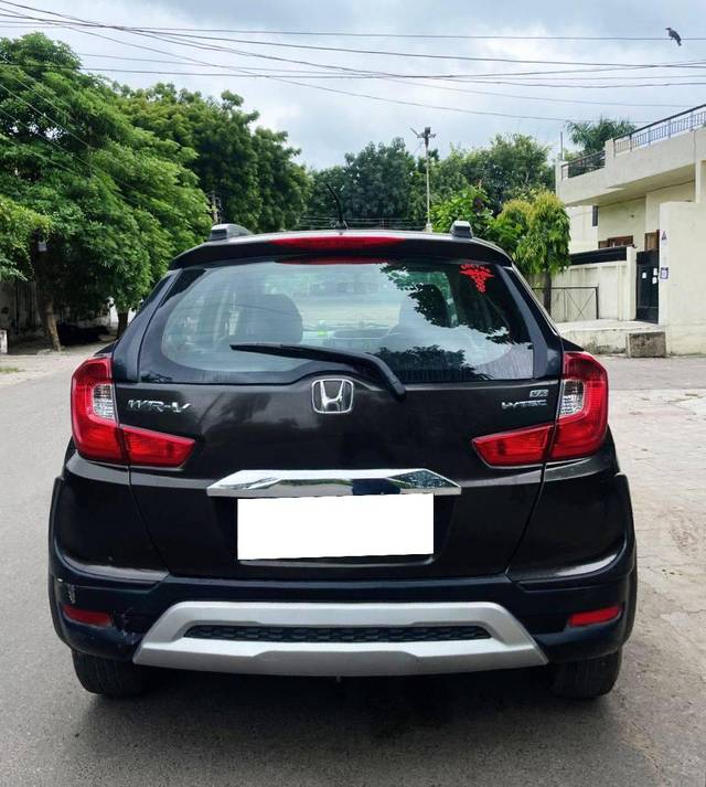 https://images10.gaadi.com/usedcar_image/4280485/original/processed_fdf389d9b390cf0ab8ee2f30ec021870.jpg?imwidth=6401