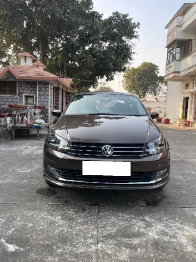 https://images10.gaadi.com/usedcar_image/4280517/original/processed_244d0c37-21ed-4da1-a563-4fa7355c74d9.jpeg?imwidth=6400