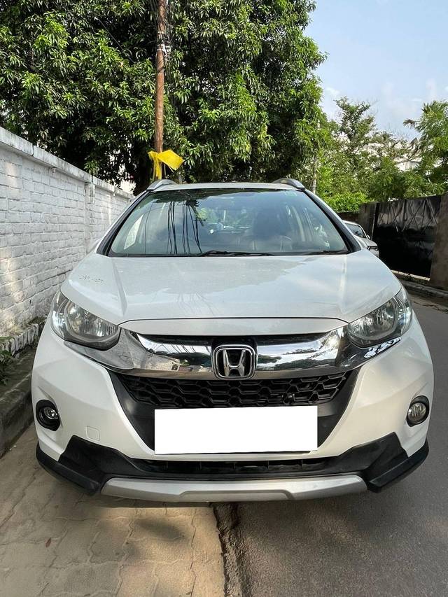 https://images10.gaadi.com/usedcar_image/4280518/original/processed_387099a3847cab513181d2abd064d579.jpg?imwidth=6402