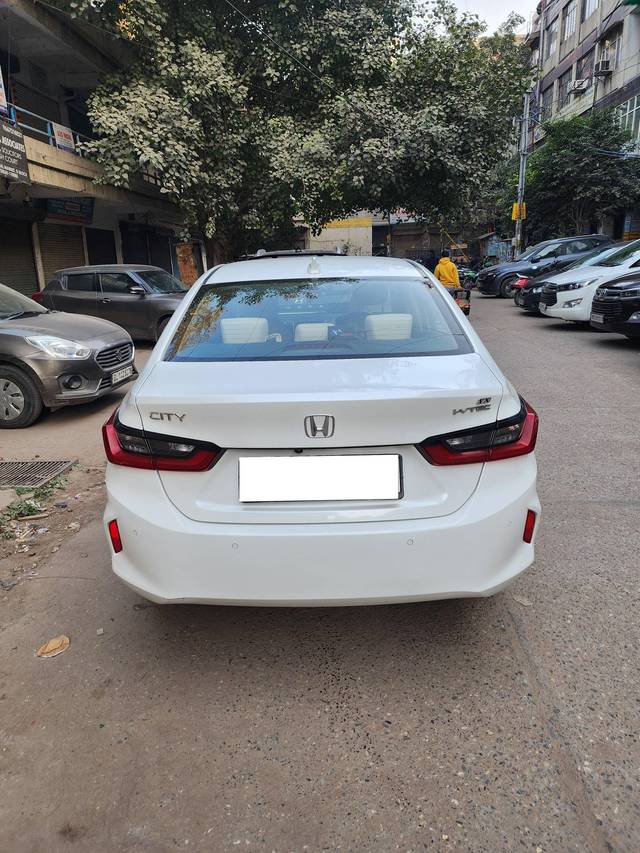 https://images10.gaadi.com/usedcar_image/4280522/original/processed_89ab52d4ca579fe565c6f28df5f6ac64.jpg?imwidth=6402